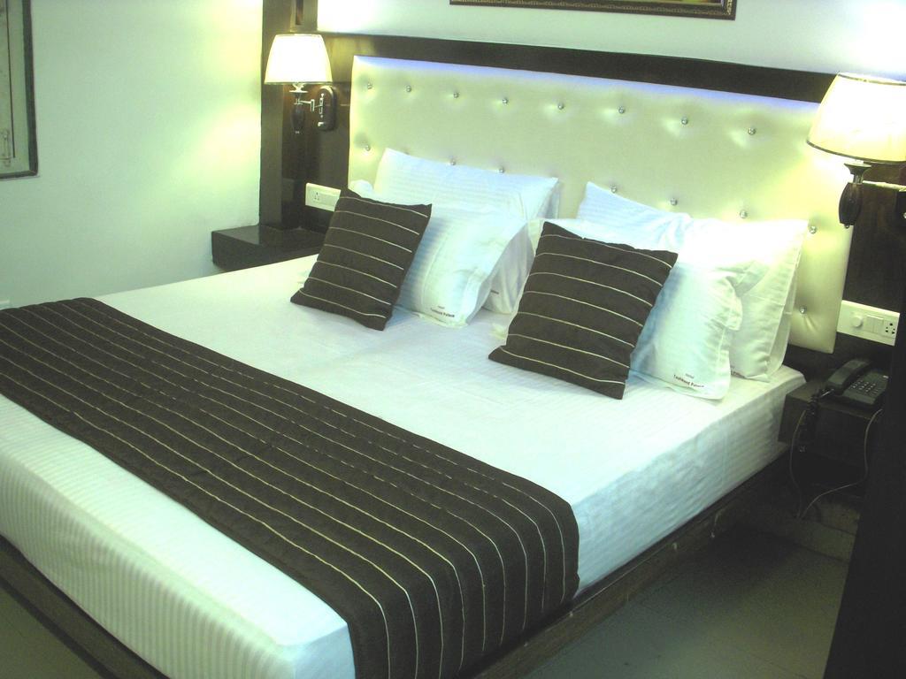 Hotel Tashkent Palace - Near New Delhi Railway Station Esterno foto