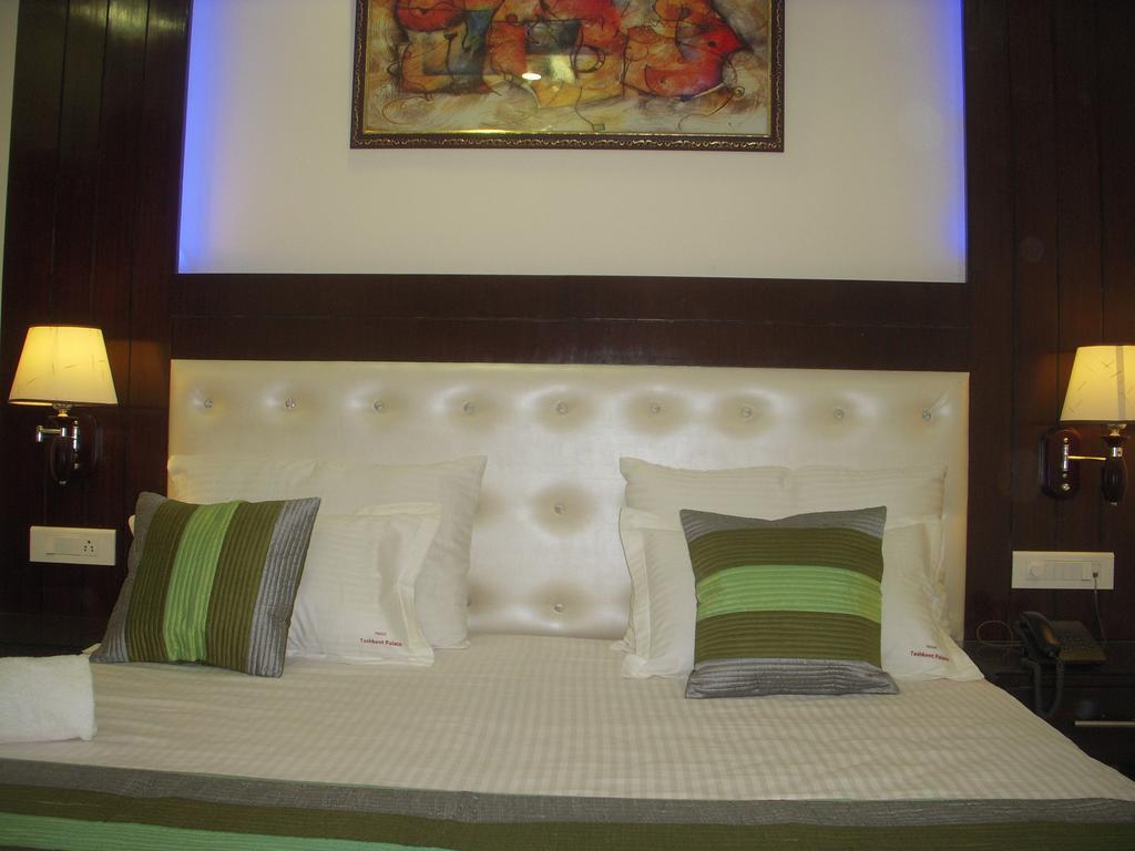 Hotel Tashkent Palace - Near New Delhi Railway Station Esterno foto
